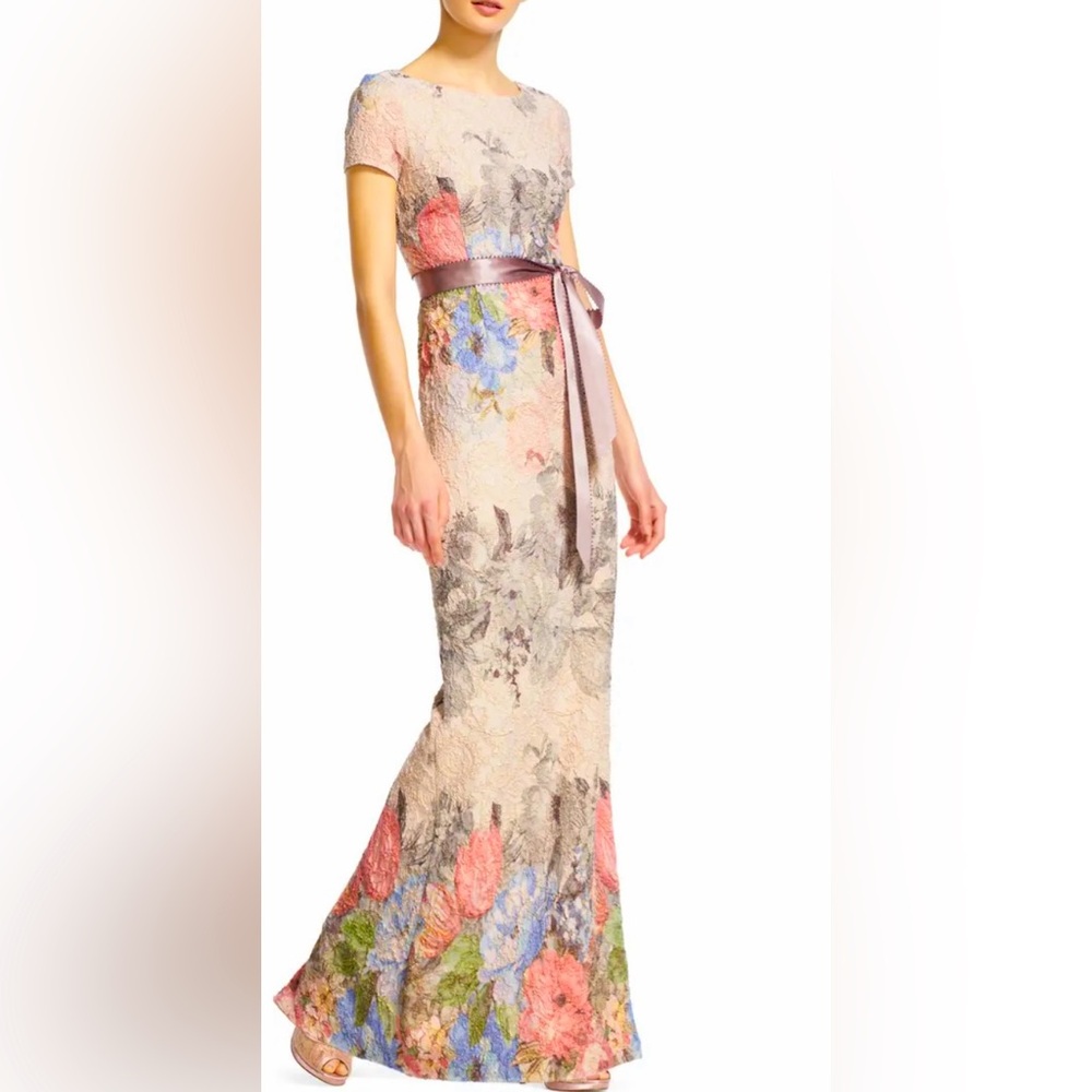 STUNNING Adrianna Papell Floral Matelassé Gown Size 6